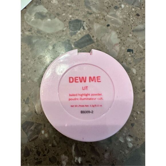 NWOT Estate Cosmetics Dew Me Baked  Cheek Eyes & Face Highlight Pressed Powder - Picture 2 of 3